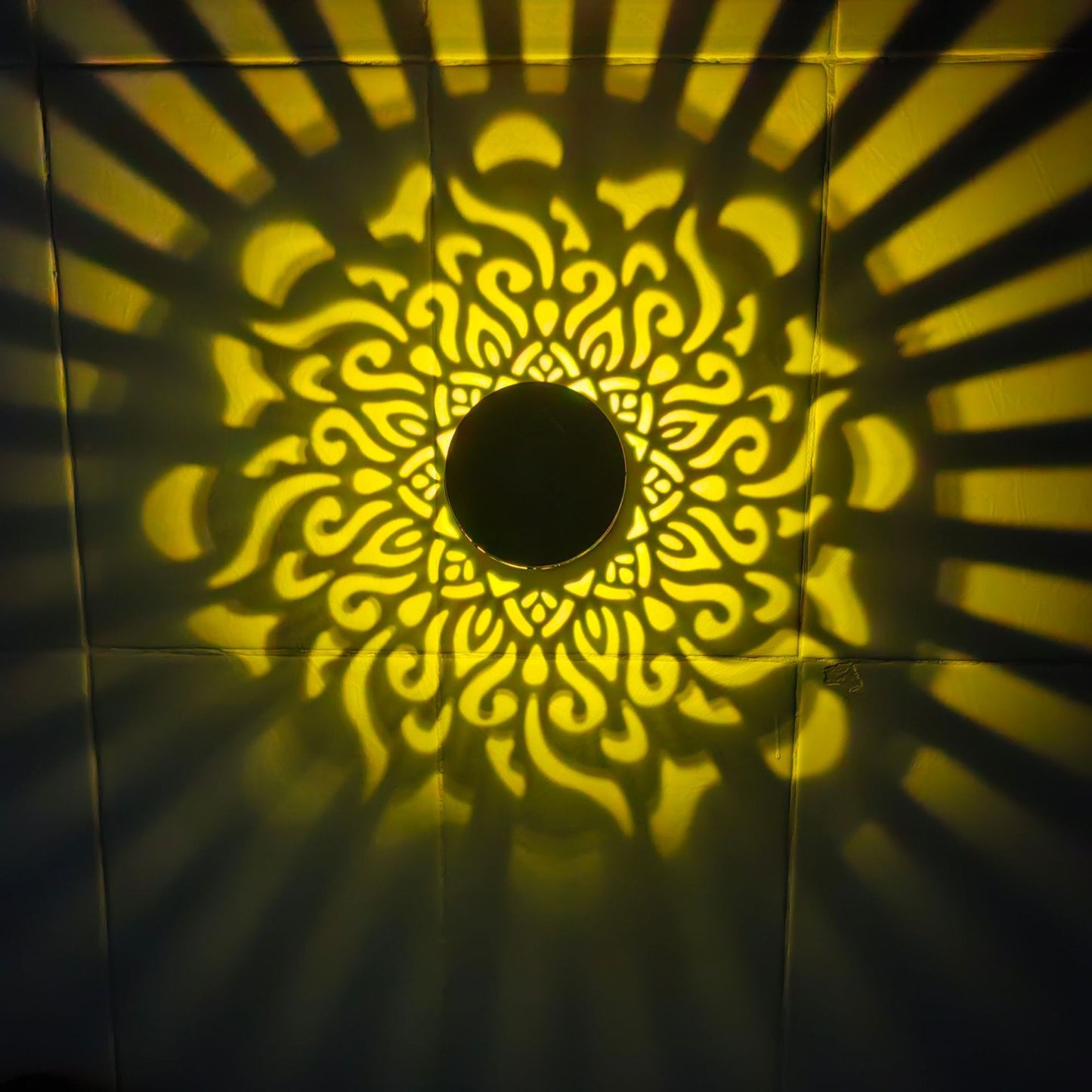 Solar Mandala Wandlamp – Breng Je Tuin Tot Leven